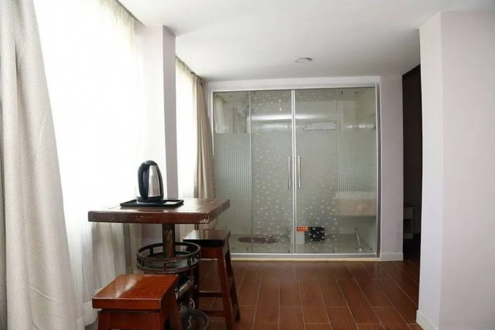 Room 8 of 11