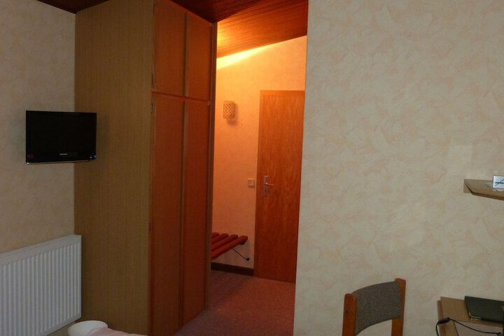 Room 3 of 18
