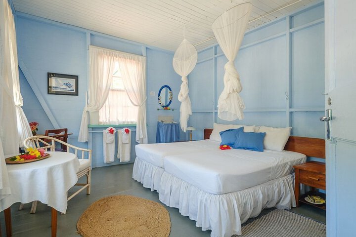 Room 11 of 32
