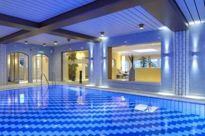 Pool 15 of 28