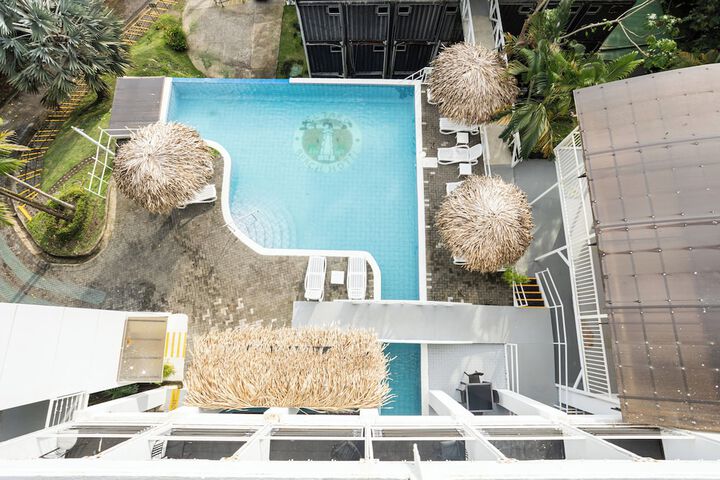 Pool 93 of 136