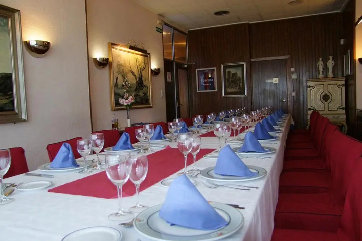 Dining 10 of 16