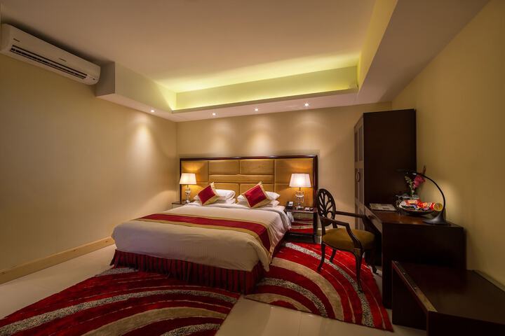 Room 16 of 34