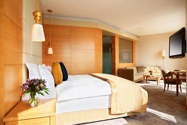 Room 4 of 86