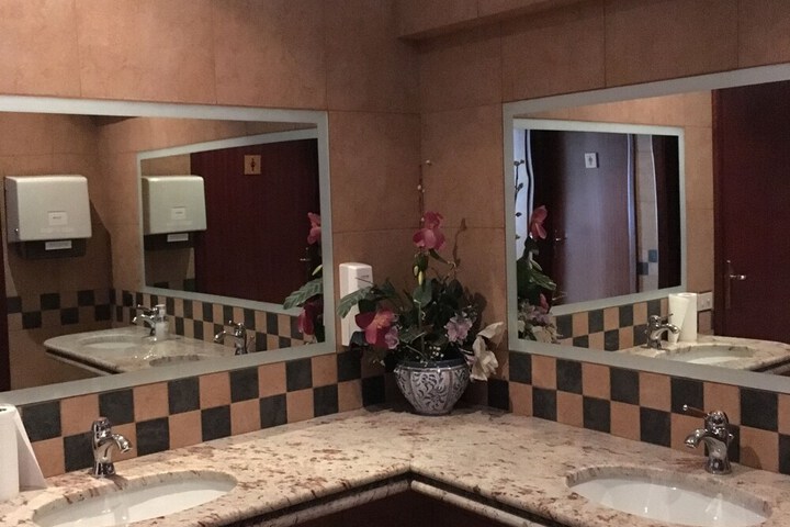 Room 8 of 28
