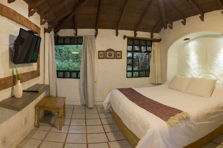 Room 4 of 43