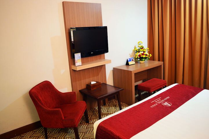 Room 6 of 82