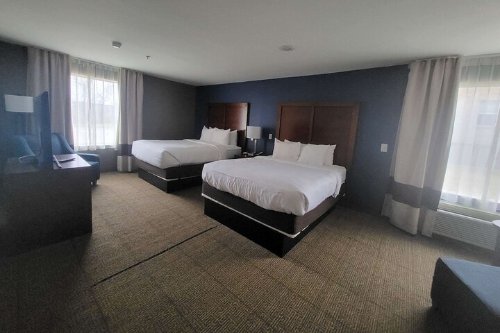 2 Queen Beds (3 of 15)
