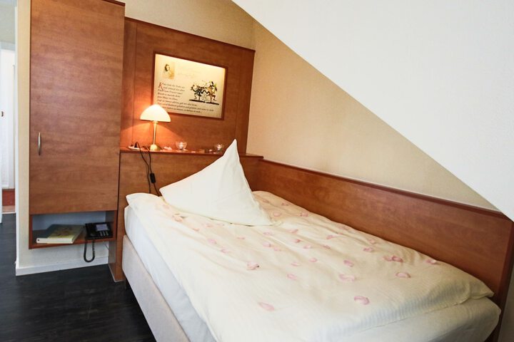 Room 9 of 74