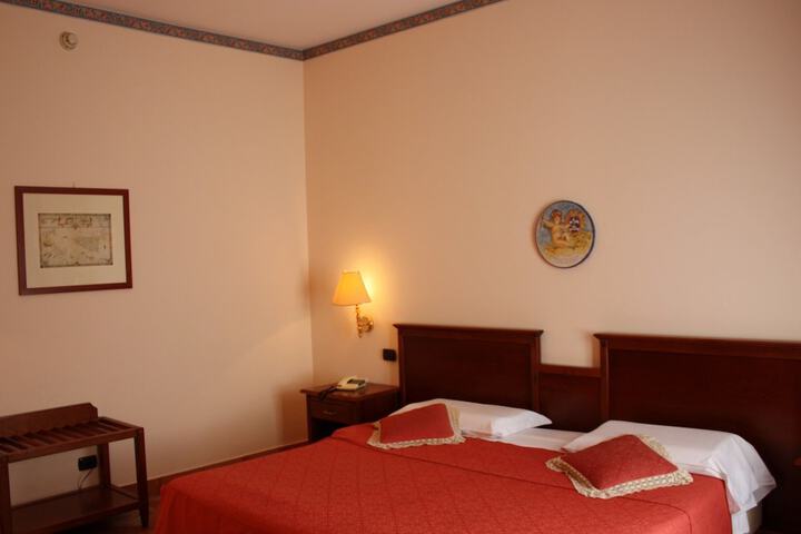 Room 16 of 38