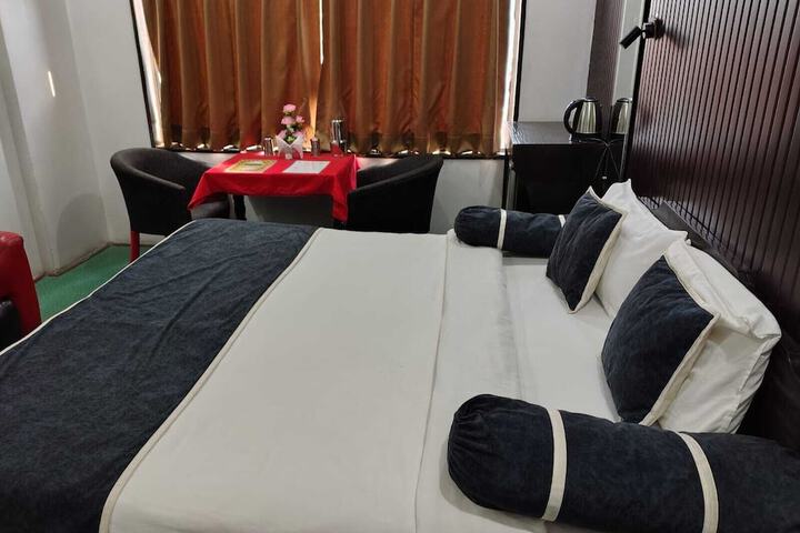 Room 6 of 15