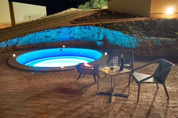 Pool 40 of 77