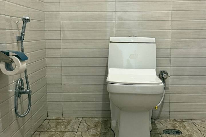 Room 12 of 32