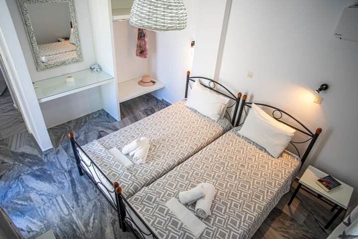 Room 15 of 165
