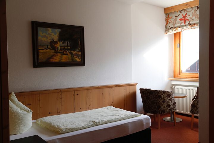 Room 3 of 62