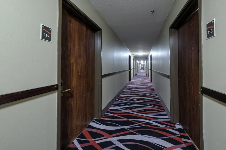 Ballroom/Hall 29 of 33