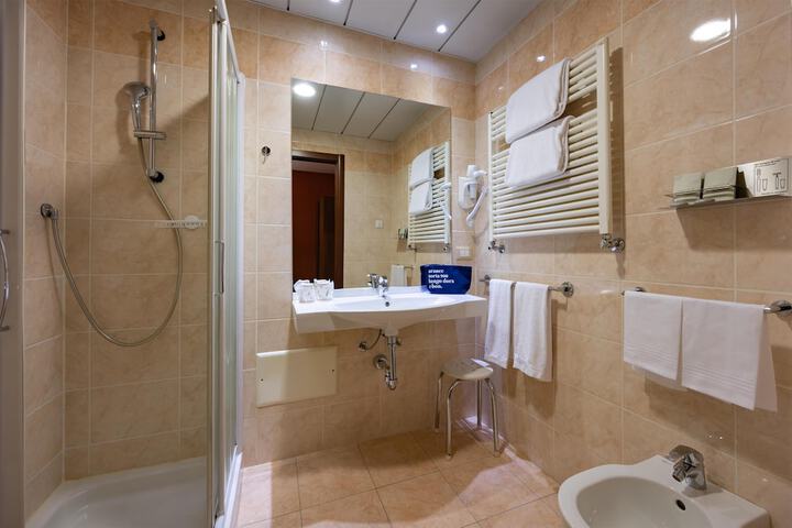 Room 45 of 68