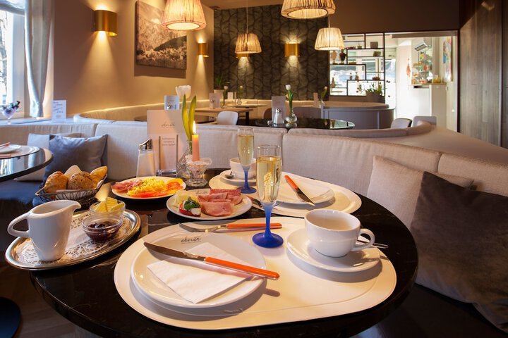 Breakfast/Coffee Service 28 of 39