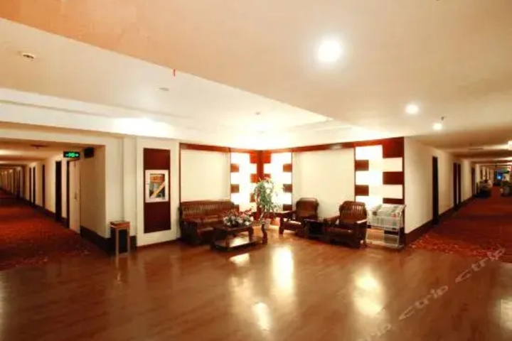 Room 3 of 8