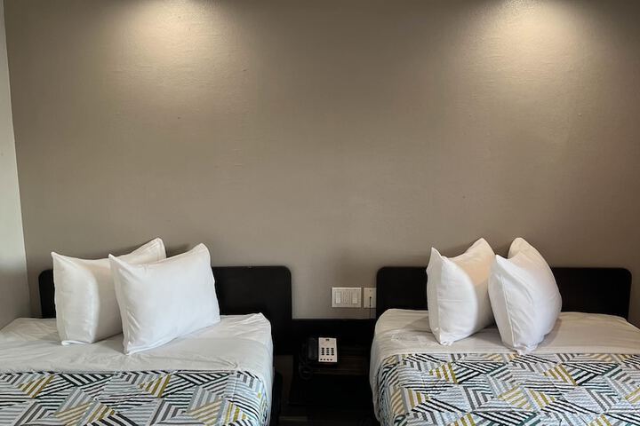 Room 4 of 17
