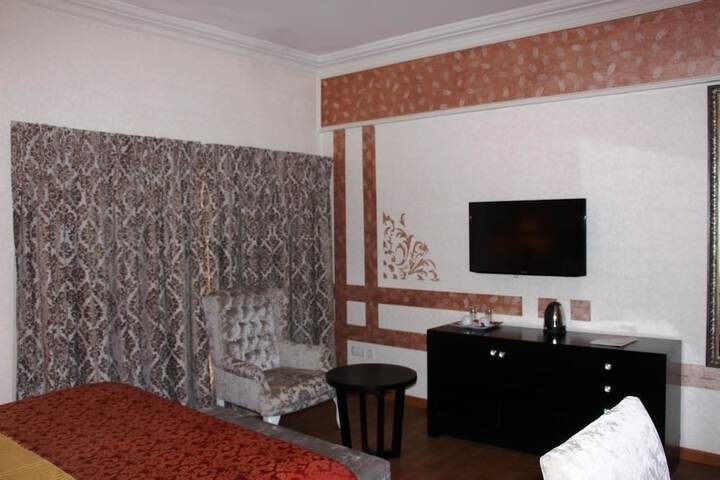 Room 6 of 48