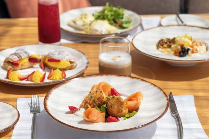 Dining 50 of 74