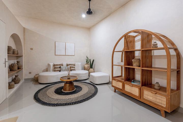 Room 4 of 16