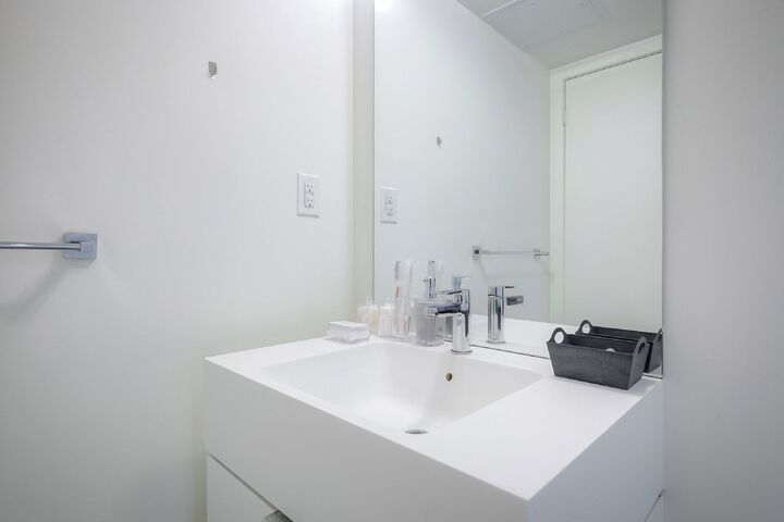 Room 3 of 32