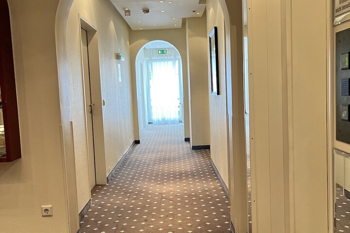 Ballroom/Hall 48 of 52