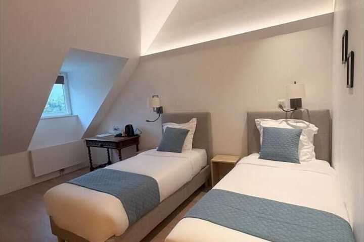 Room 16 of 24