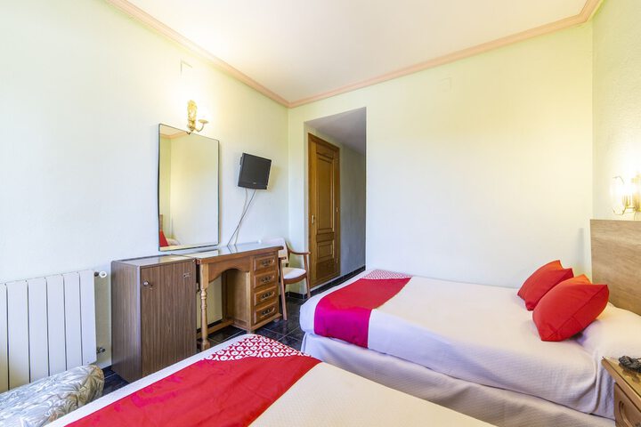 Room 13 of 28