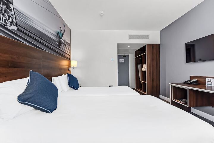 Room 33 of 42