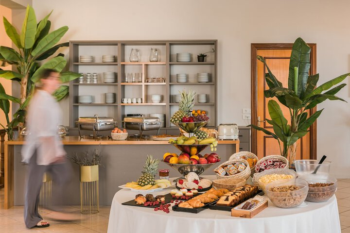 Breakfast/Coffee Service 73 of 98