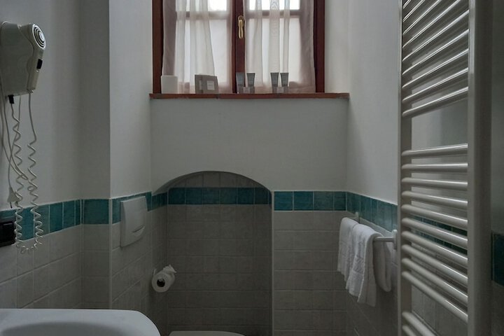 Room 11 of 42