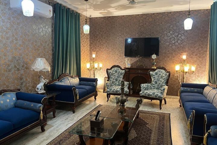 Room 11 of 28