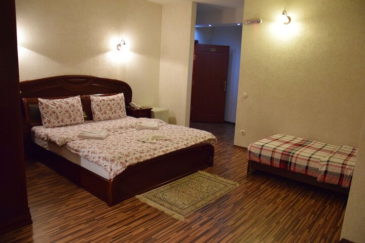 Room 13 of 84