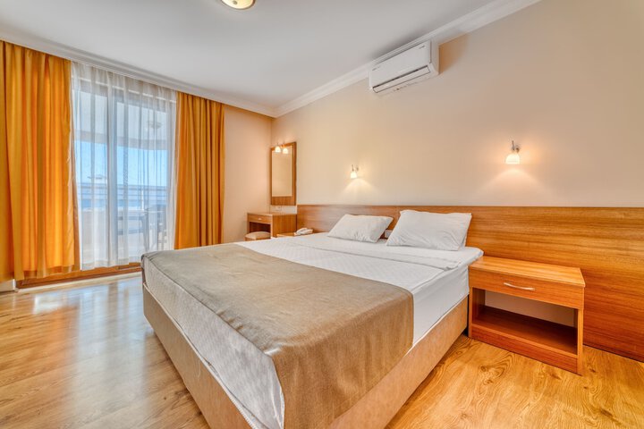 Room 7 of 27