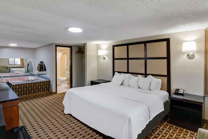 1 King Bed (5 of 33)