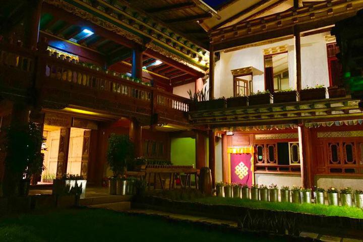 Shangri-La Xiangye Listen to the rain Hotel