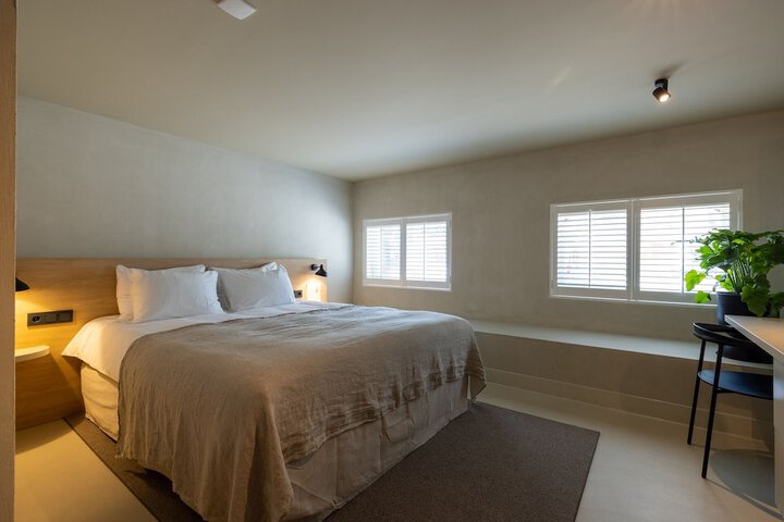 Room 27 of 74