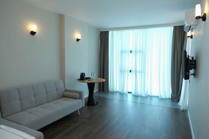 Room 30 of 48