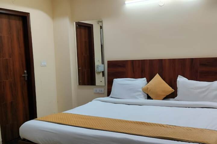 Room 3 of 10