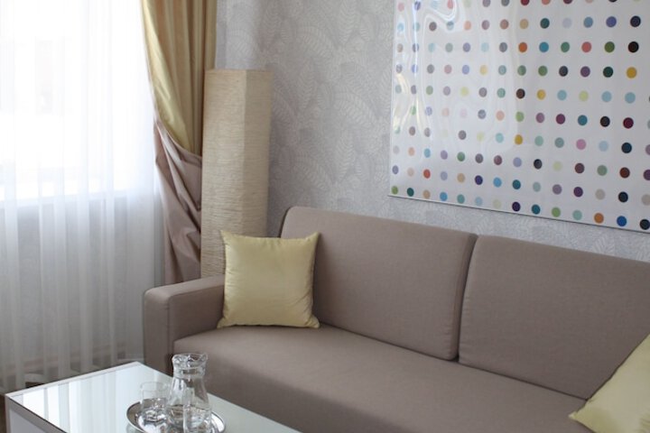 Room 17 of 28