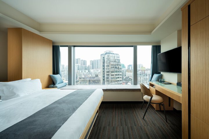 Room 12 of 36
