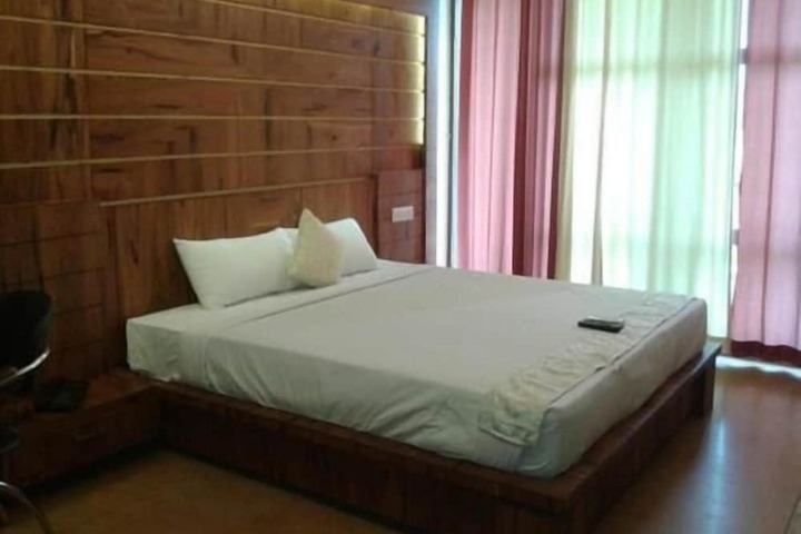 Room 4 of 13