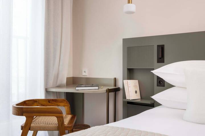 Room 4 of 82