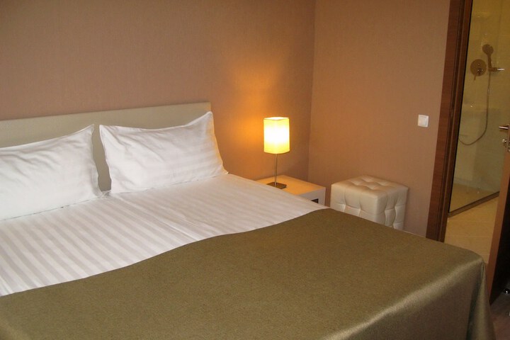 Room 2 of 47