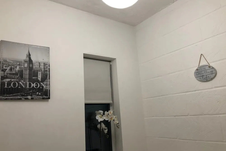 Room 10 of 17
