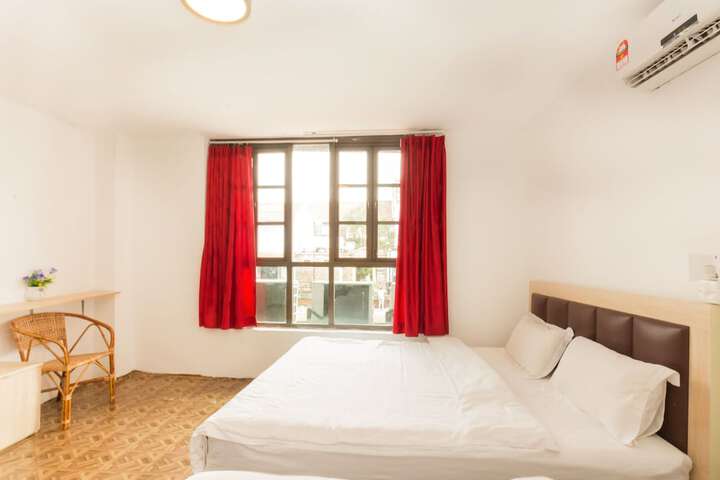 Room 10 of 19