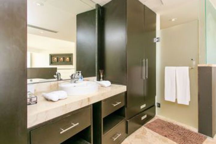 Room 12 of 108